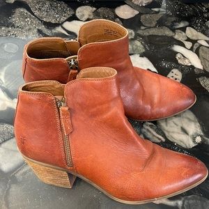 Frye 9.5 Judith Zip Booties in cognac.